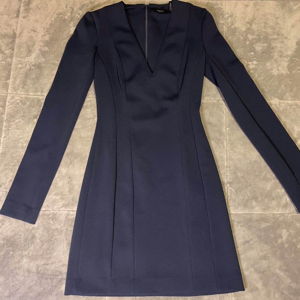 Theory Dark Blue Women's V Neck Mini Lsk Tuscon knit size 00 NEW